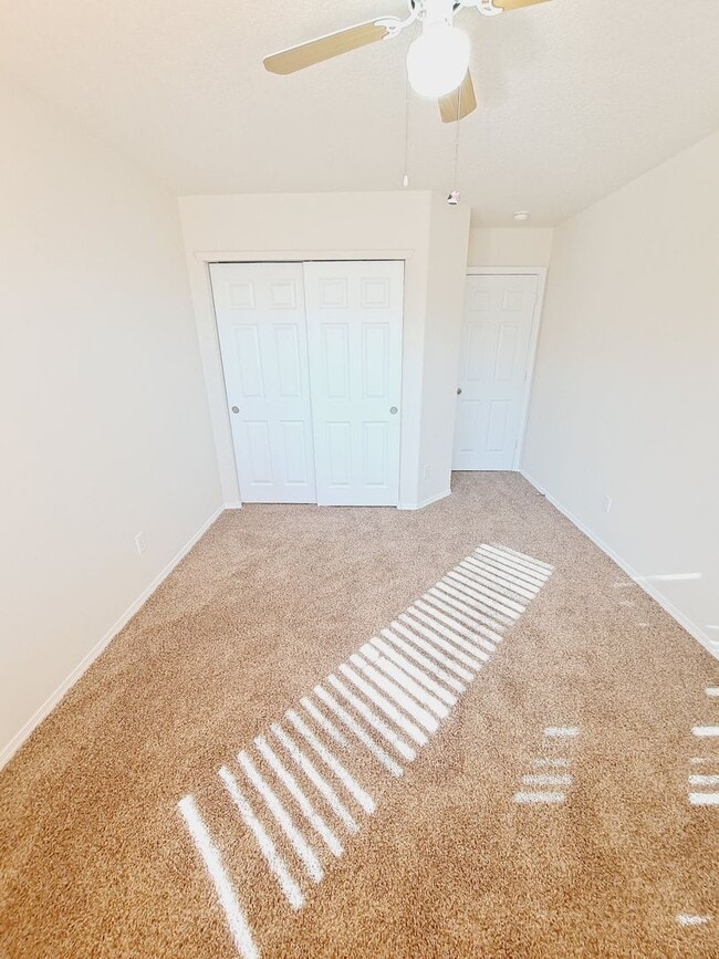 Building Photo - 3 bed 2 bath 1575 sq ft home