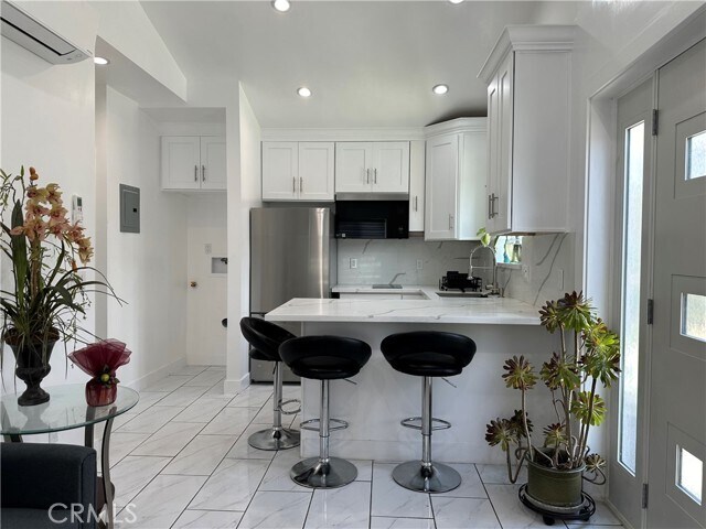 Building Photo - 7013 Bellaire