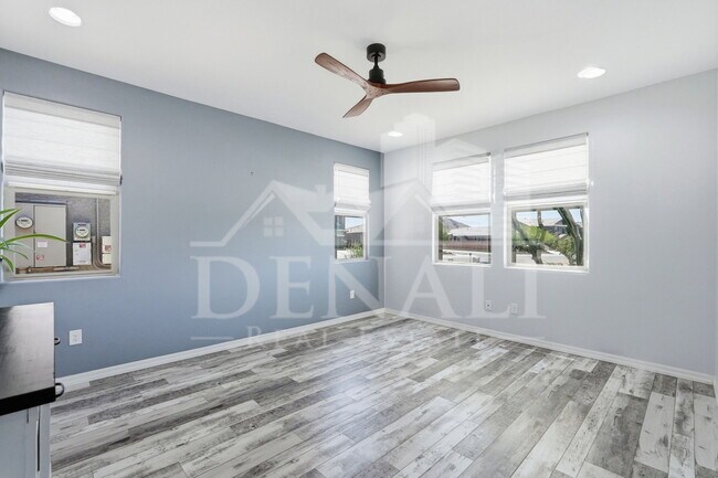 Building Photo - 4220 S Macy Cir