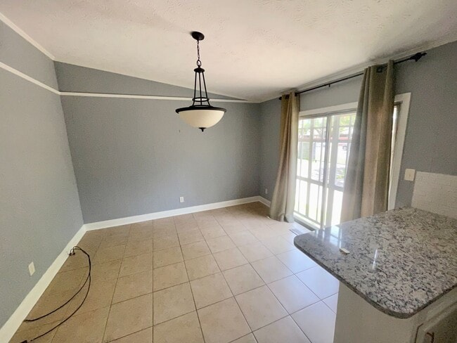 Building Photo - 3/2 House in Northeast Jackson!