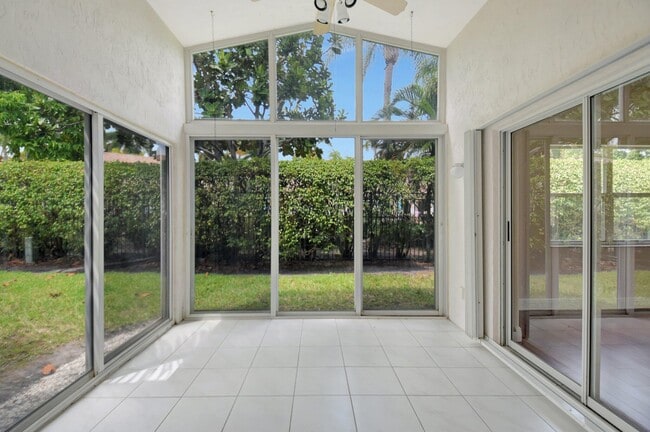 Building Photo - 6779 Indianwood Way