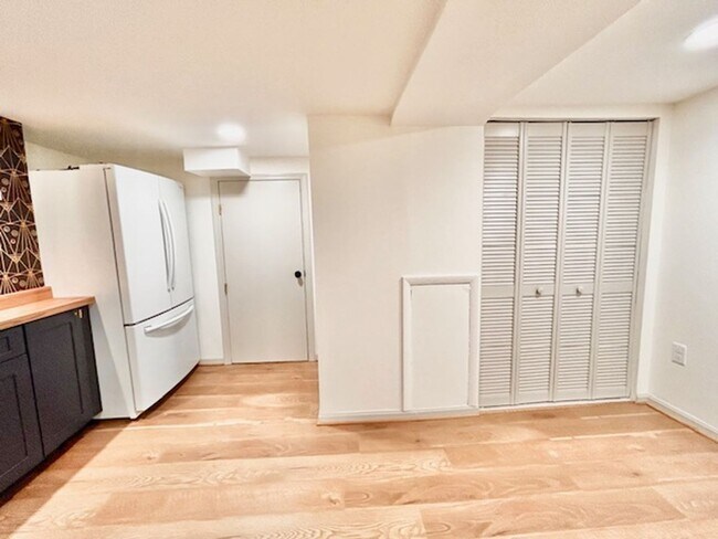 Building Photo - Beautifully renovated 4BR/3BA rambler with wraparound porch and garage