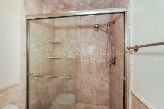 Building Photo - 357 Hazelnut Ln