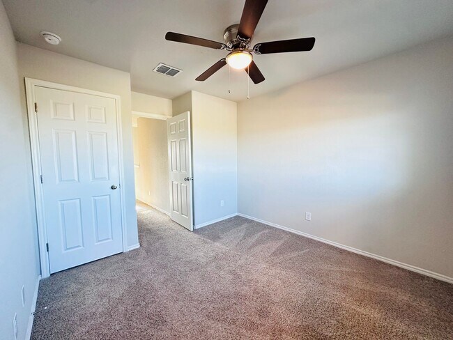 Building Photo - 5611 Rio Cyn