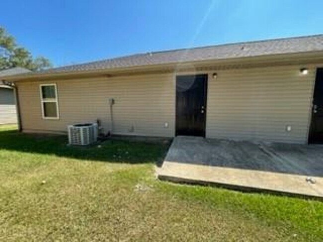 Building Photo - 45129 Durbin Rd