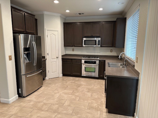 Building Photo - Welcome to this charming Lathrop home offering 4 bedrooms and 3 Baths 2 Car Garage!