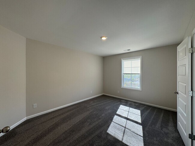 Building Photo - 207 Mountaindale Dr