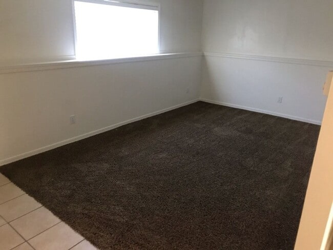 Building Photo - 2 bed, 1 bath unit with 2 car garage in Idaho Falls! CALL TYE 208-313-6062 WITH ANY QUESTIONS