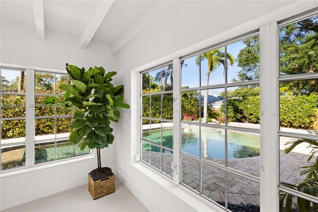 Building Photo - 6605 SW 61st St