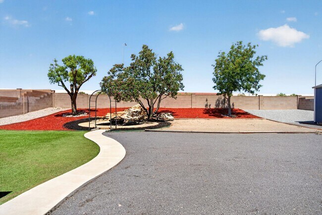 Building Photo - 2413 Agua Fria Dr NE