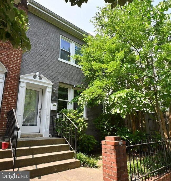 Building Photo - 1103 Morse St NE