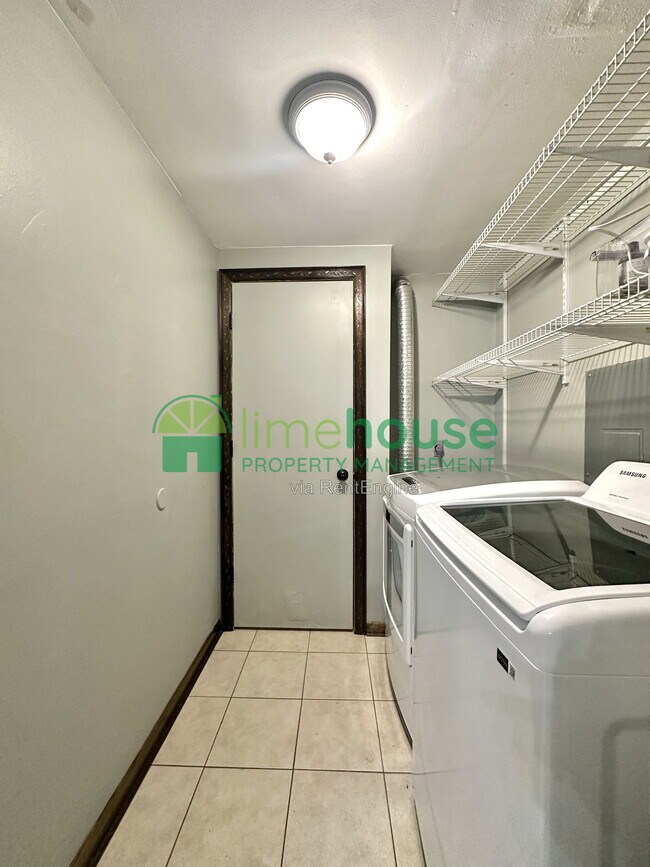 Building Photo - 417 Lynn Shores Dr