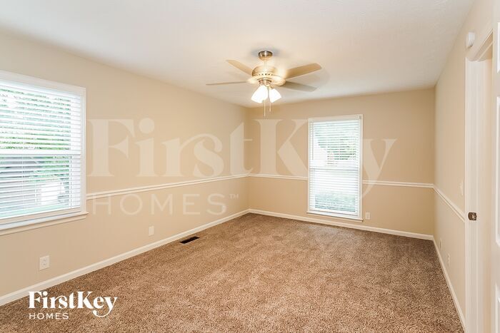 Building Photo - 105 Sugar Maple S