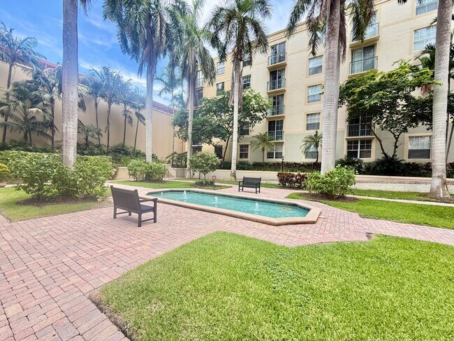 Building Photo - 630 S Sapodilla Ave