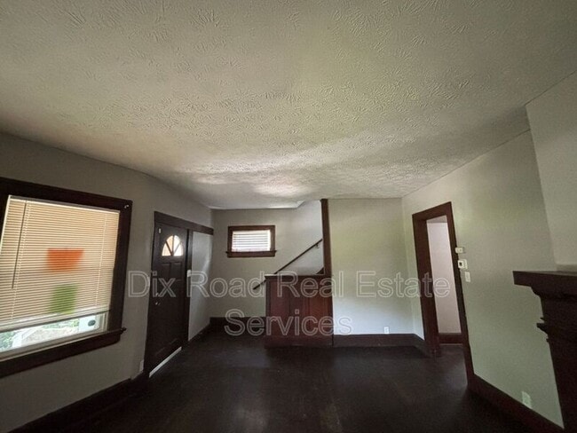 Building Photo - 1501 Viola Ave