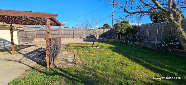 Building Photo - Orcutt Single Story Ranch Style Home with ...