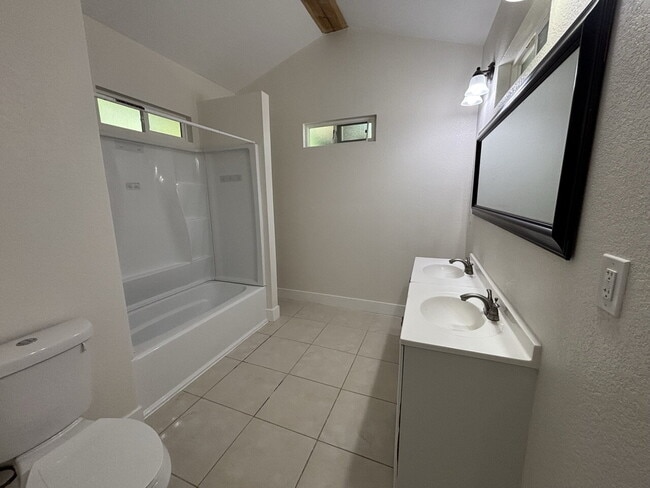 Building Photo - Fully remodeled home on acreage on N Shing...