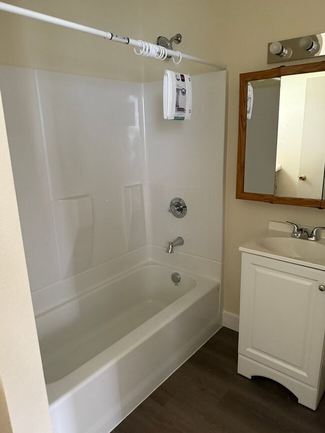 Building Photo - Cute 3 bed house, Great price!