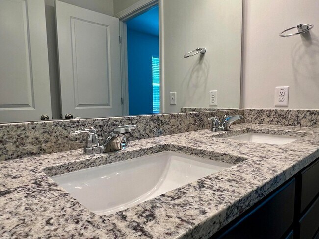 Building Photo - 4008 Flatiron Dr