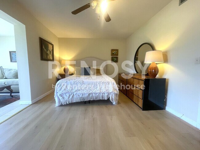 Building Photo - 2042 Australia Way W