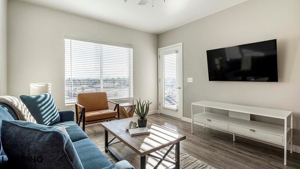 Building Photo - 1760 S Crismon Rd