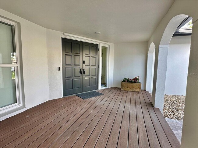 Building Photo - 320 Palm Island NE
