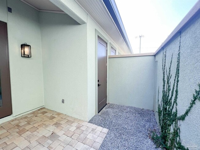 Building Photo - 303 N 8th Ave