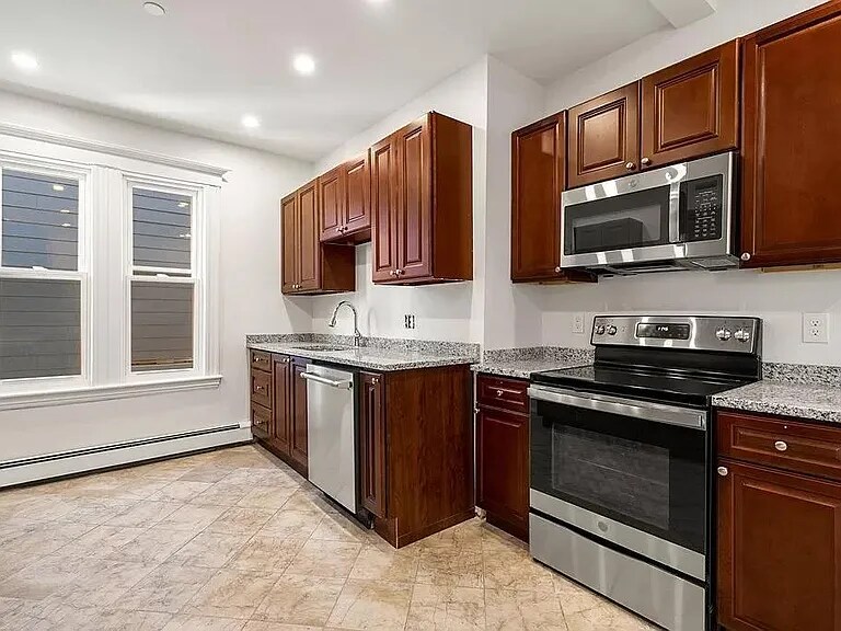 Building Photo - 27 Hancock St