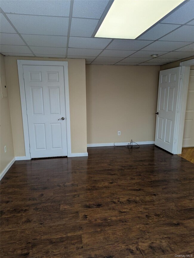 Building Photo - 11 Walnut St