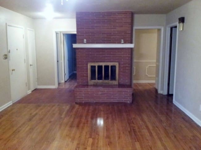 Building Photo - 2215 W Admiral Ave