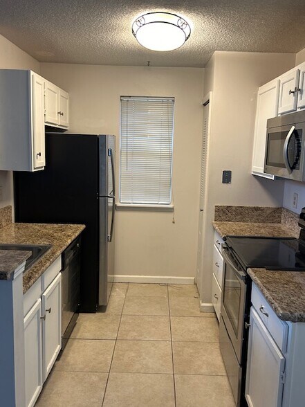 Kitchen 03 - 1112 Sandy Ln Dr