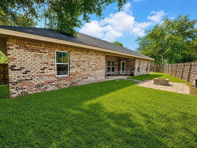 Building Photo - 598 Emerald Ln