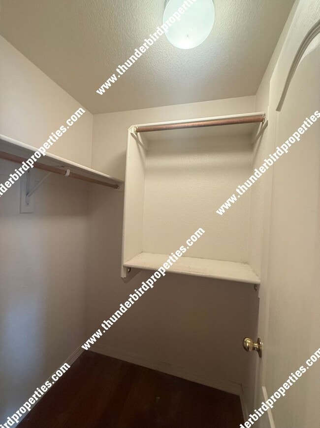 Building Photo - Gated Community available NOW!