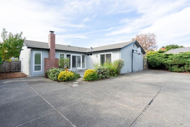 Building Photo - 4248 Leafwood Cir E