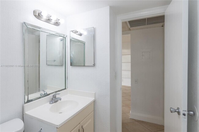 Building Photo - 4415 Treehouse Ln