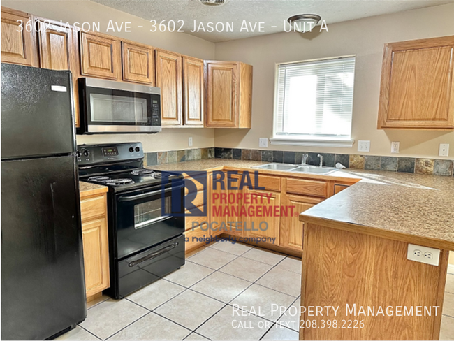 Building Photo - 3 Bed/ 1.5 bath duplex - Pets negotiable