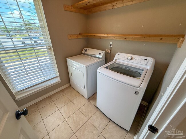 Building Photo - 10609 Creek Ridge Dr