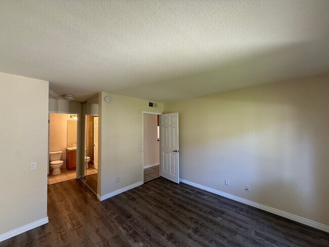 Building Photo - Beautiful 2B/2BA Condo in La Mesa Availabl...