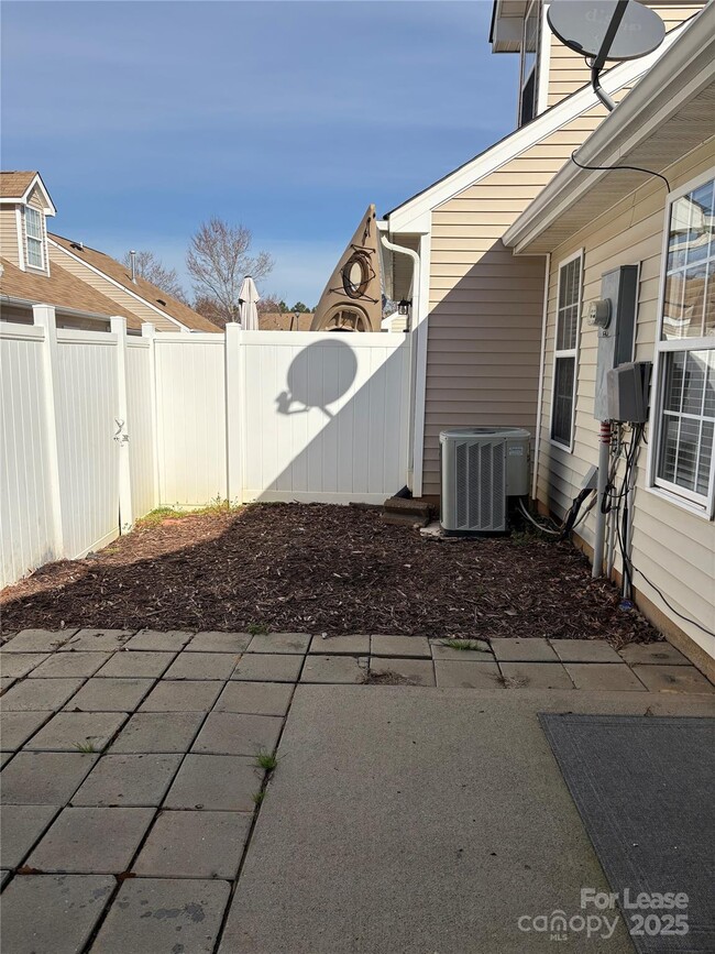 Building Photo - 1334 Stoney Creek Ln