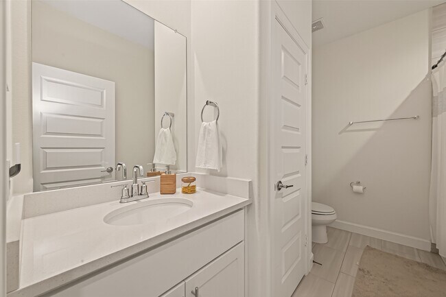 Building Photo - 1027 Gross St