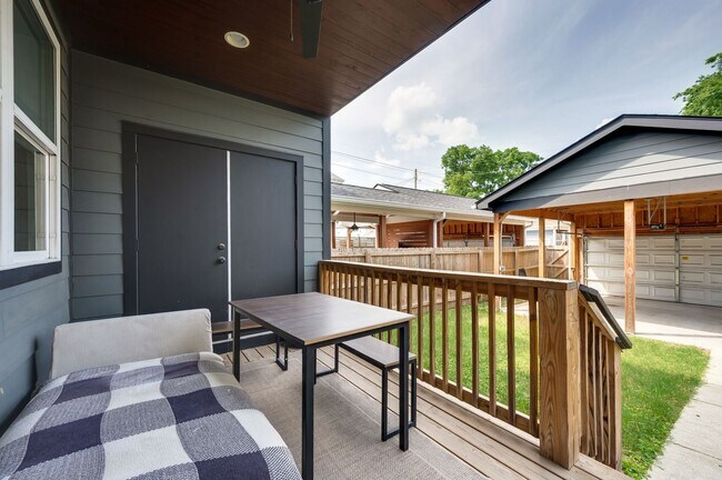 Building Photo - Stunning 3BE/3BA in one of Nashville's hottest neighborhood, The Nations!