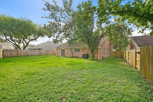 Building Photo - 18206 Brooknoll Dr