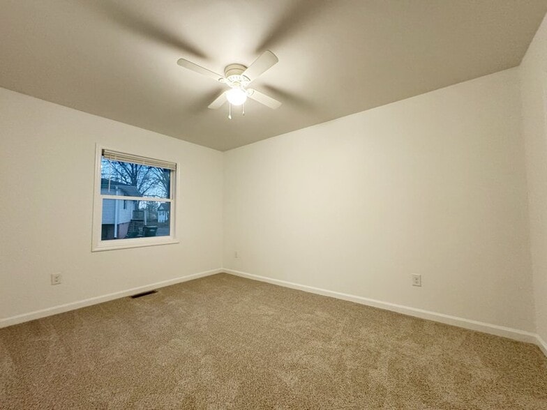 Building Photo - 613 W 4th Ave