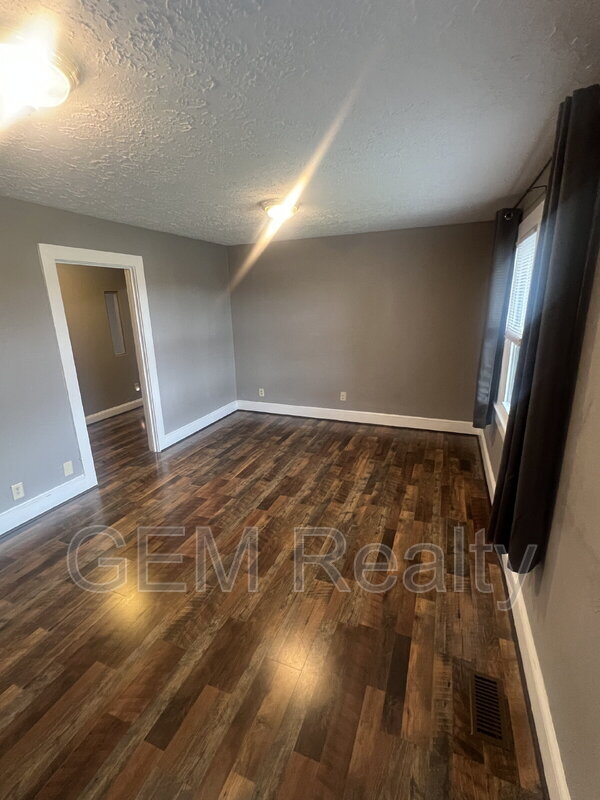 Building Photo - 349 White Oak Rd