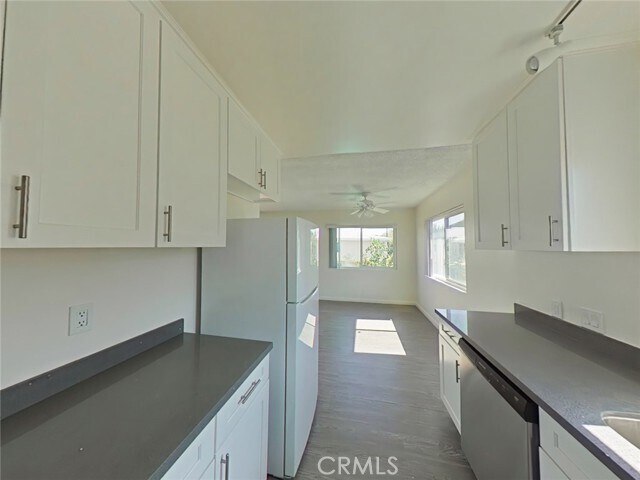 Building Photo - 5840 Hazeltine Ave