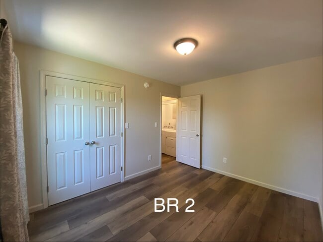 Building Photo - 2321