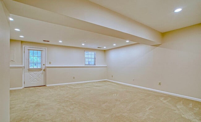 Building Photo - 6003 Bingley Rd