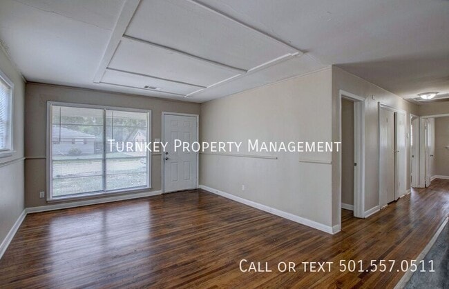 Building Photo - 713 Ellen Dr