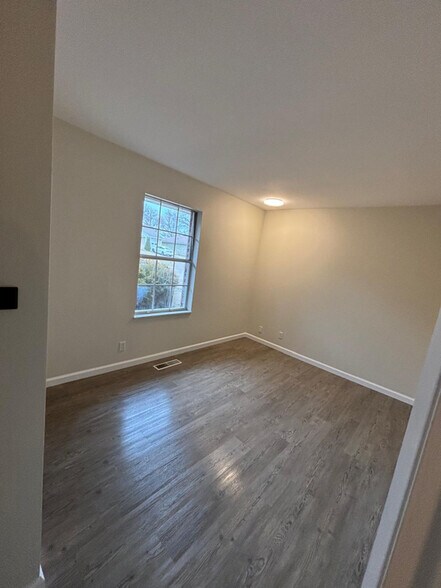 Building Photo - 6108 Hickory Hill Ln