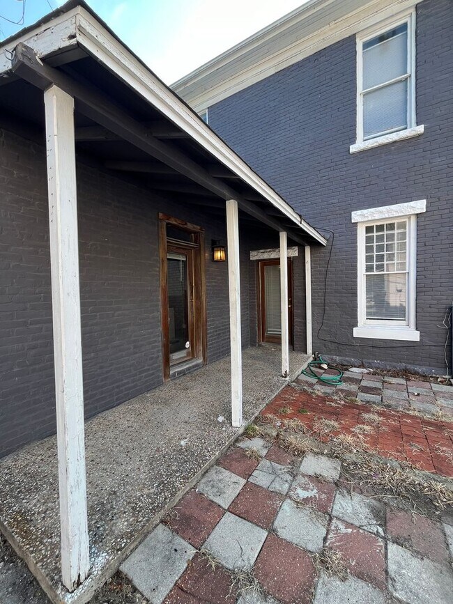 Building Photo - 2204 Rio Grande St